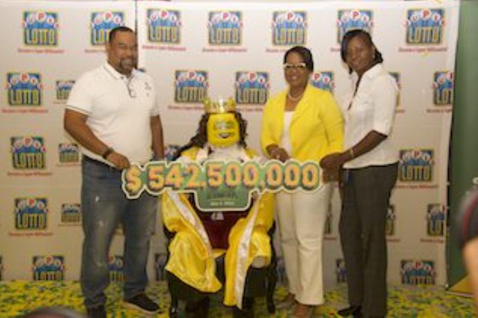 ‘Unnu Daddy Rich!’ – Super Lotto Winner Claims $542.5M Jackpot